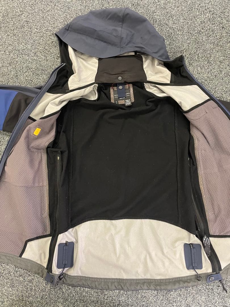 OUTDOOR RESEARCH マウンテンパーカー OR M相当