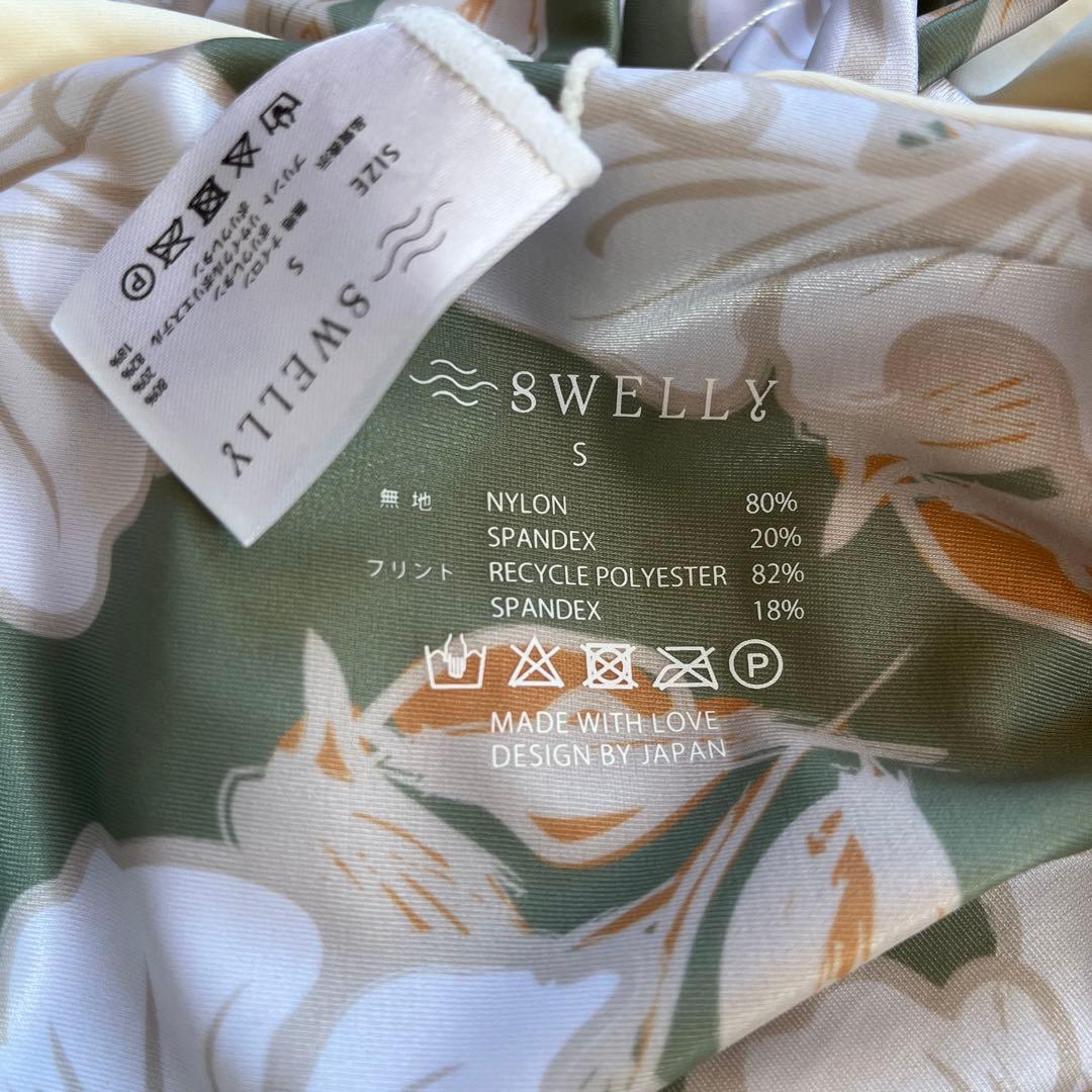 SWELLY 長袖ワンピース水着 フラワープリント
