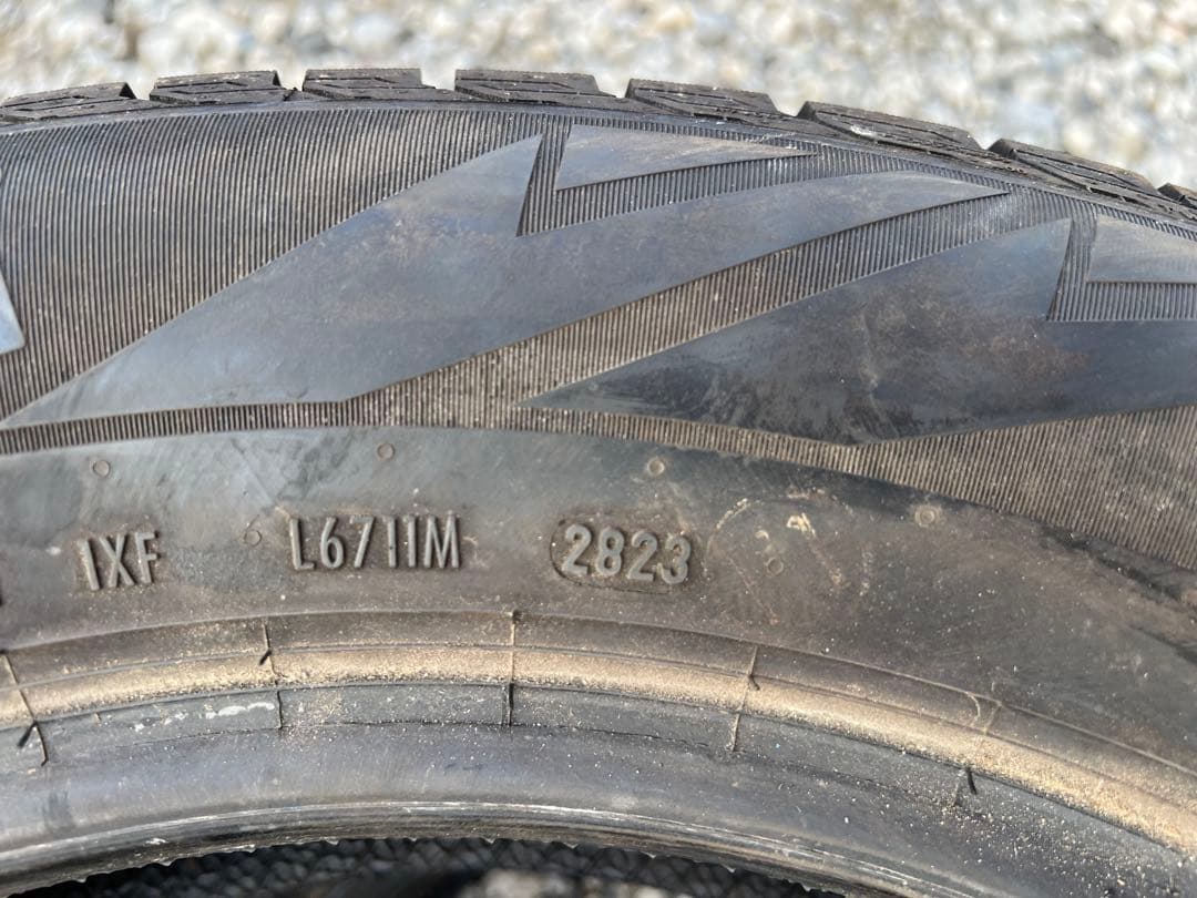ピレリ　アイス　ゼロ　アシンメトリコ　215/60r17 23年製　超バリ山