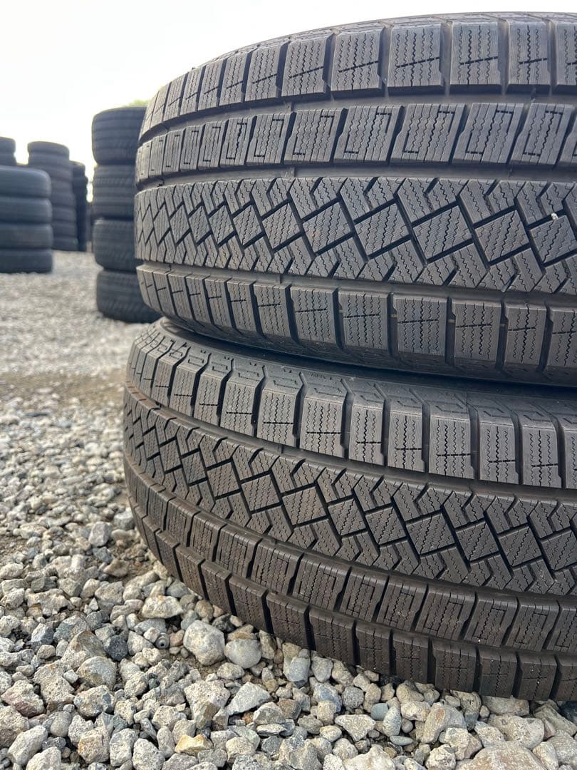 ピレリ　アイス　ゼロ　アシンメトリコ　215/60r17 23年製　超バリ山