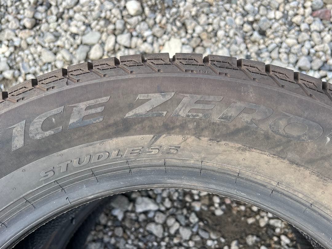ピレリ　アイス　ゼロ　アシンメトリコ　215/60r17 23年製　超バリ山