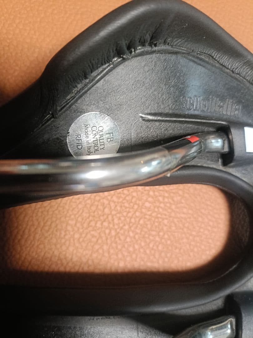 セライタリア サドル　 SLR Lady カーボン