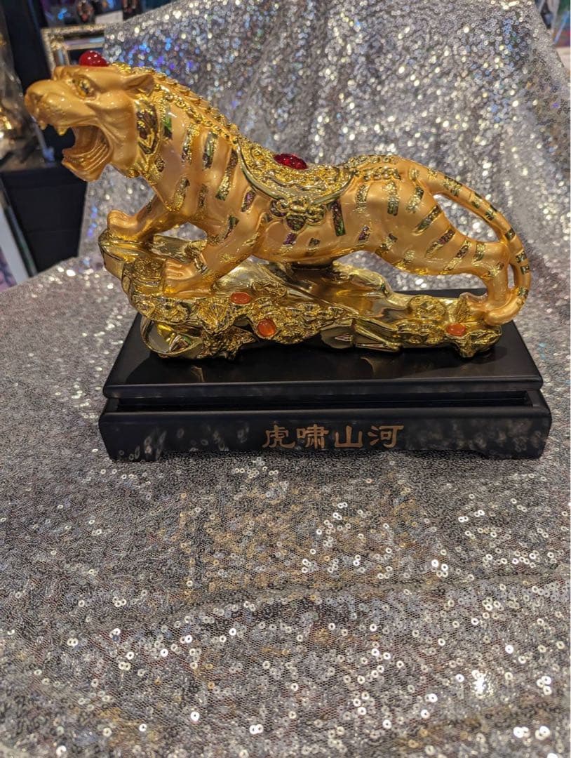 開運　キンキラ　虎　オブジェ