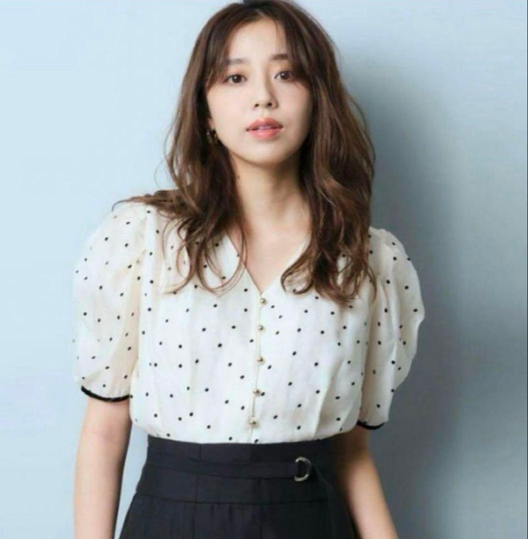 美品　ジャスグリッティーギャザースリーブフロッキーブラウス