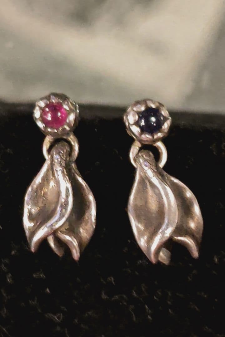 ブラッディマリー ベビー フィン ストーン ピアス　2個セット