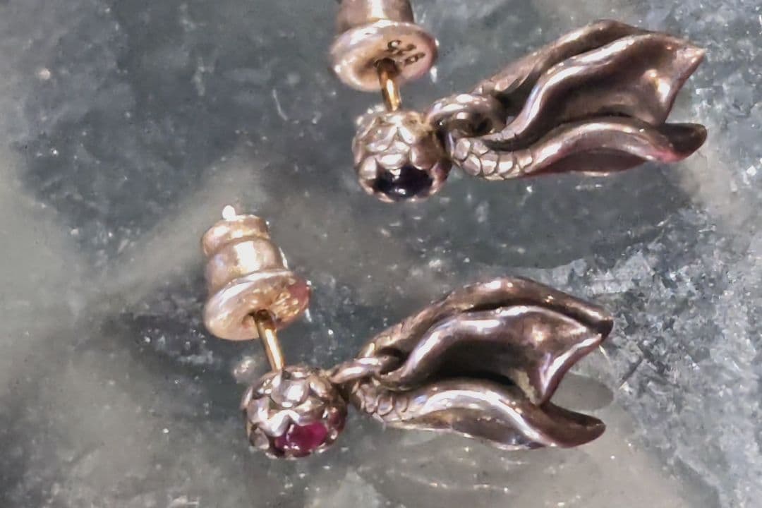 ブラッディマリー ベビー フィン ストーン ピアス　2個セット