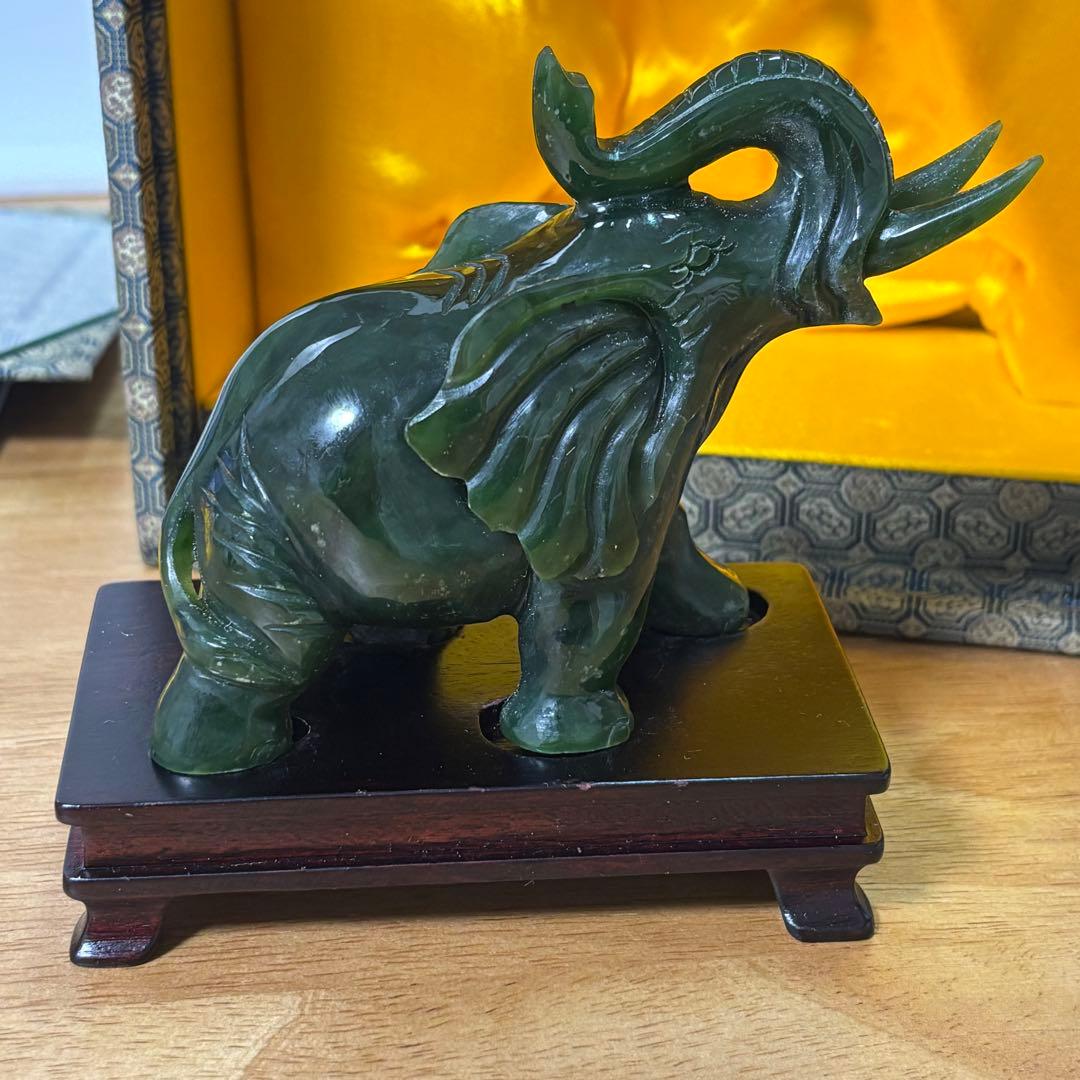 象　玉石　碧玉　台座付き　置物