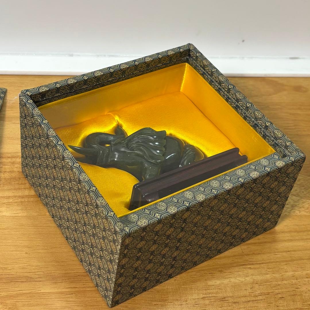 象　玉石　碧玉　台座付き　置物