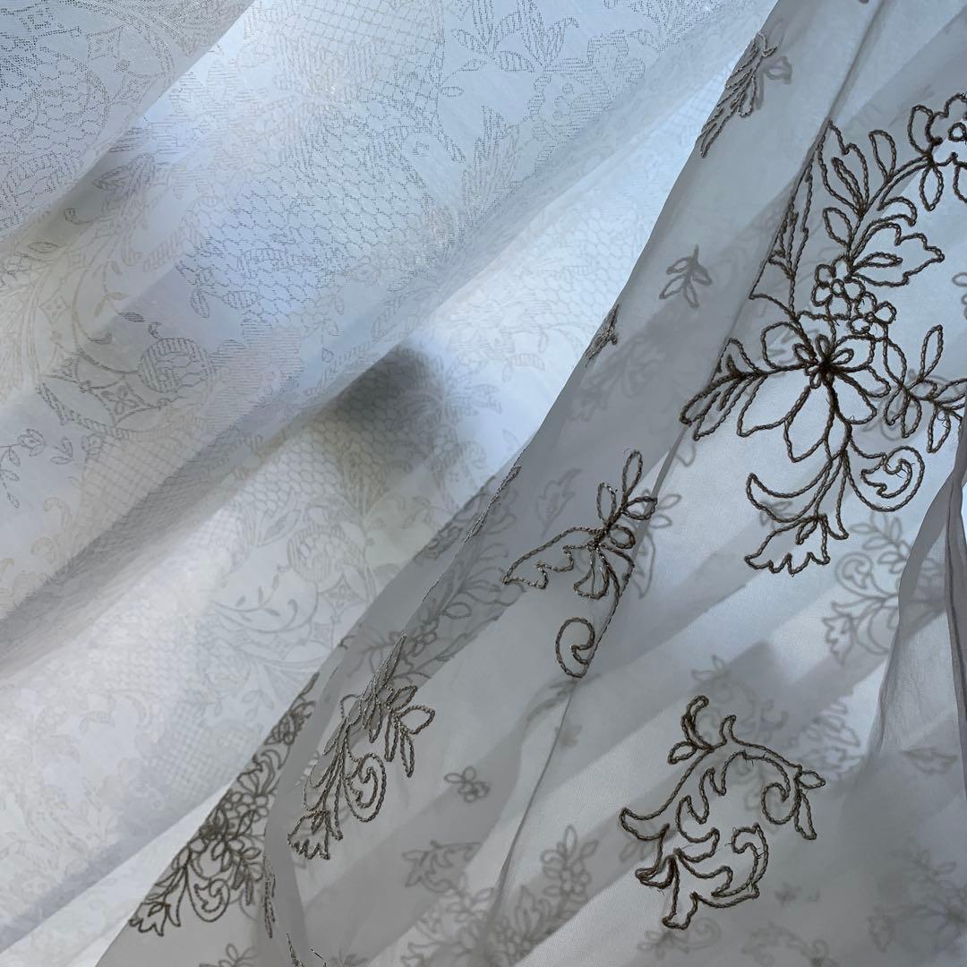 ドレッシー キラキラ刺しゅう遮光二重カーテン２枚　サンコロナ小田　完売品