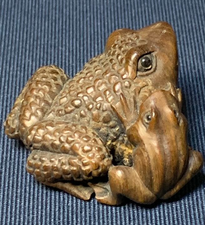 蛙根付  蛙 骨董 カエル 置物 縁起物  レトロ アンティーク　銘あり