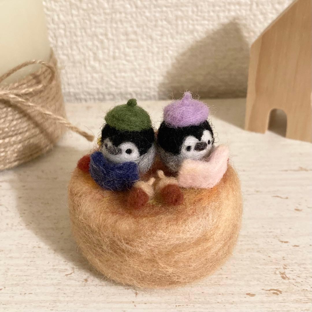 読書の秋のペンギンさん　羊毛フェルト
