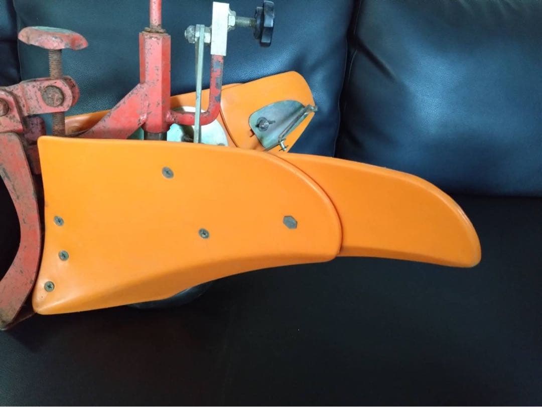 オレンジ色培土器（羽大きめ二枚羽　調節可）