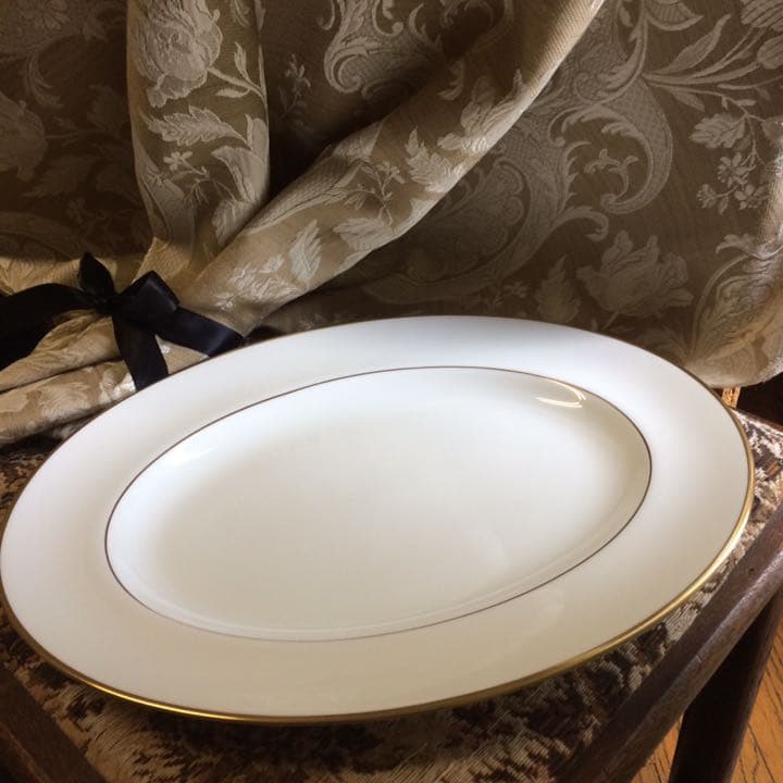 黒壺 WEDEWOOD CALIFORNIA 英国の輝きを纏う オーバルプラター