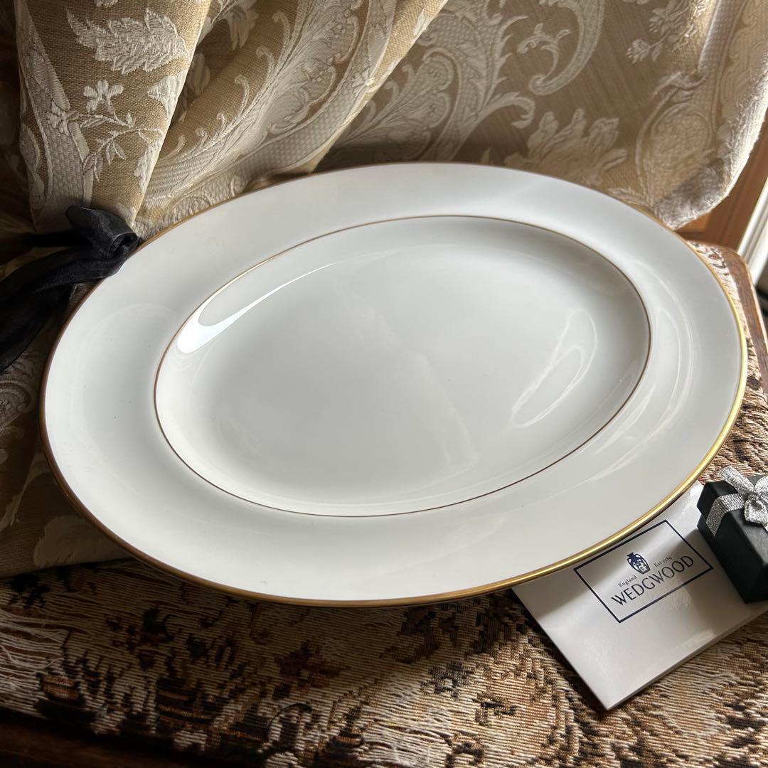 黒壺 WEDEWOOD CALIFORNIA 英国の輝きを纏う オーバルプラター