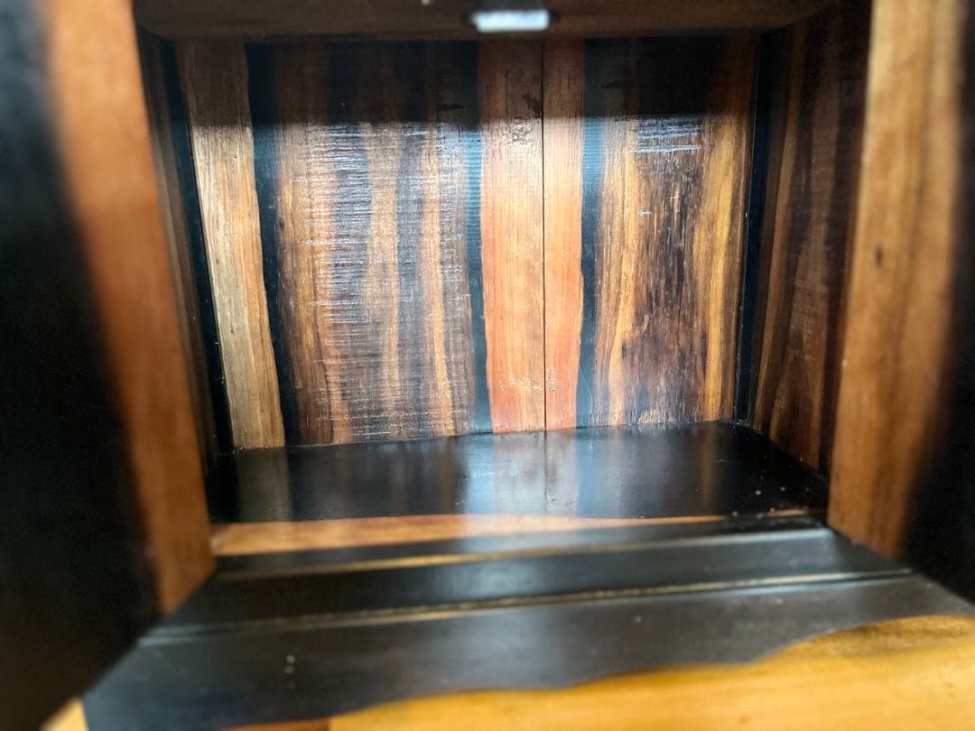 黒柿の木の茶箪笥