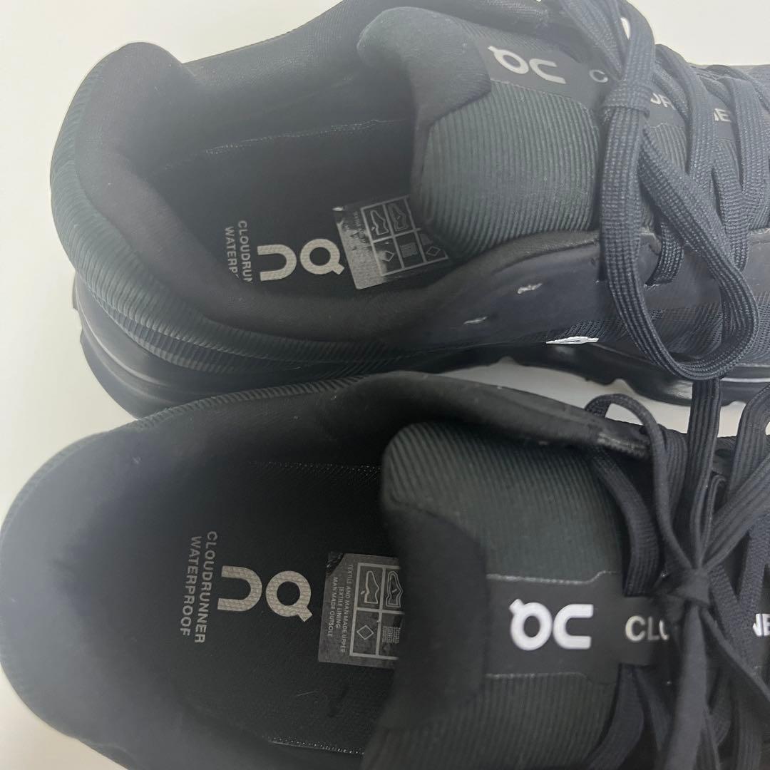 オン　ON Cloudrunner Waterproof ランニング24 美品