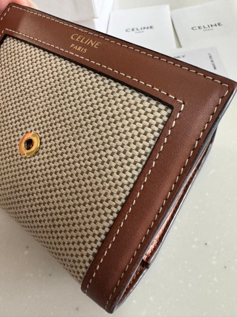 完売　人気　セリーヌ　ウォレット　トリオンフ　カーフスキン　キャンバス
