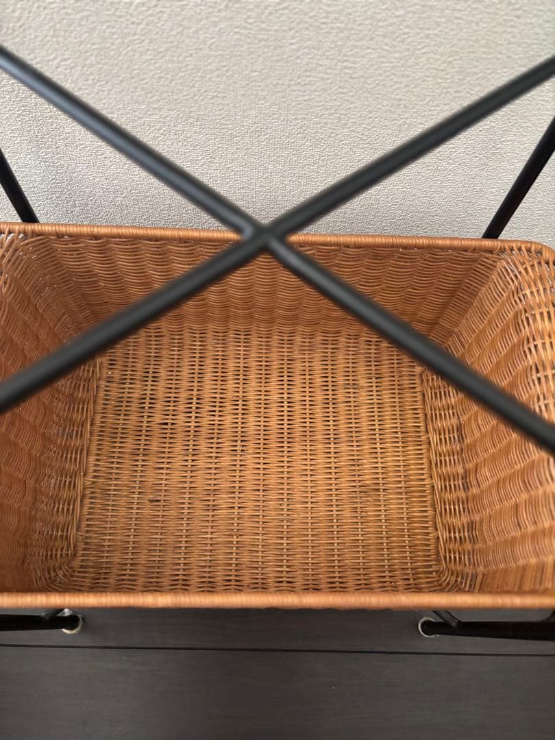 【IDEE】ワラビー　バスケット　スタンド　ブラック