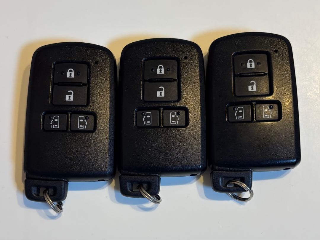 TOYOTA トヨタ　4つボタン　スマートキー　黒基盤　まとめ売り