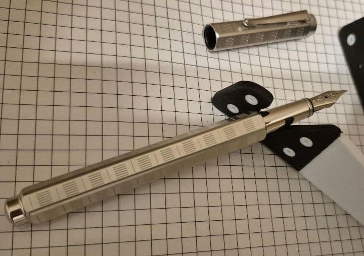 CARAN d'ACHE 万年筆