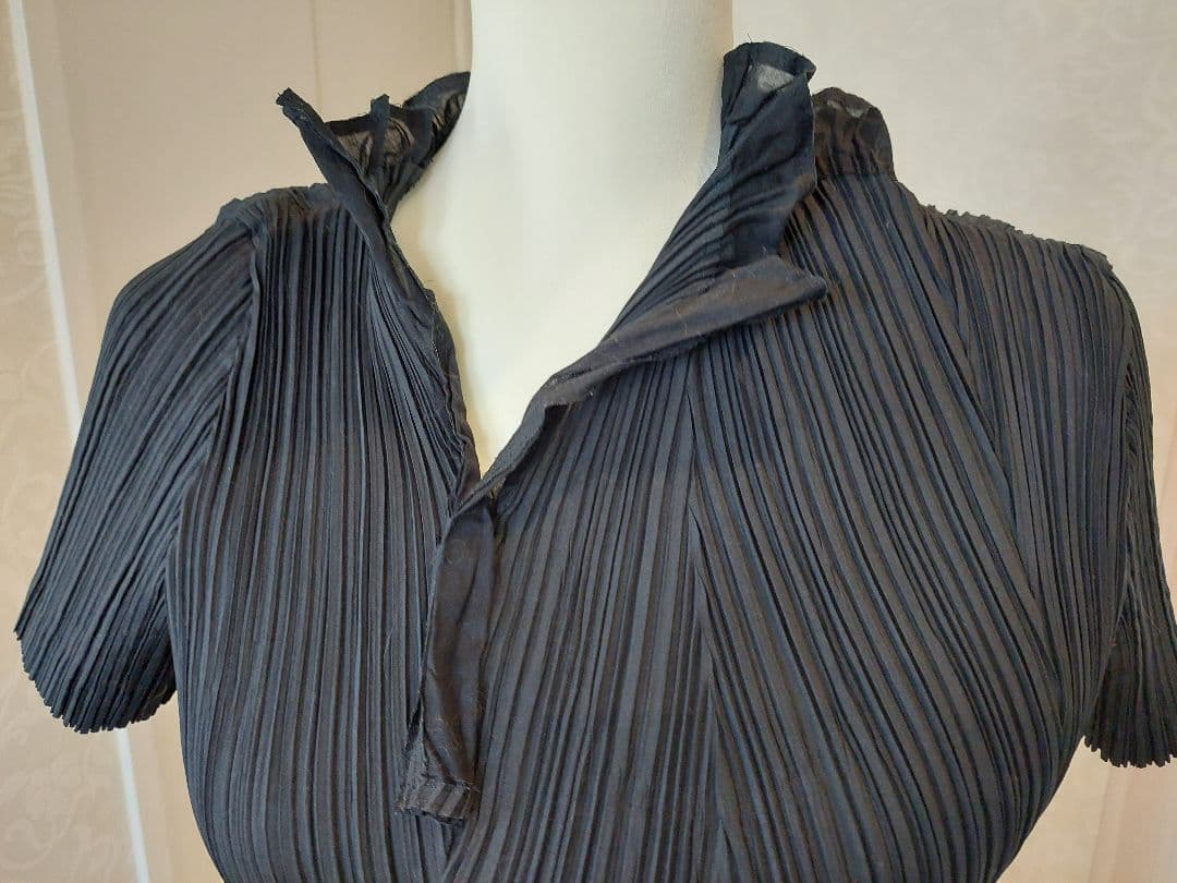 イッセイミヤケISSEY MIYAKE FETE 斜め切り替えプリーツ 黒