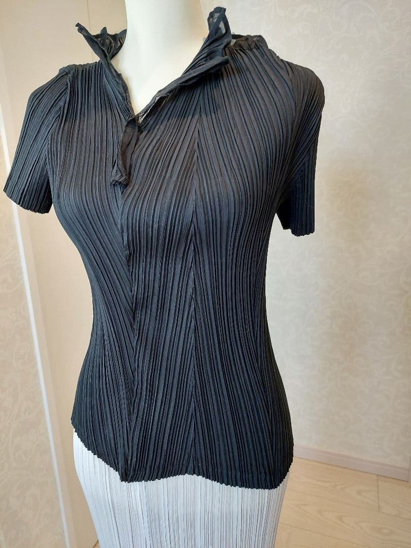 イッセイミヤケISSEY MIYAKE FETE 斜め切り替えプリーツ 黒