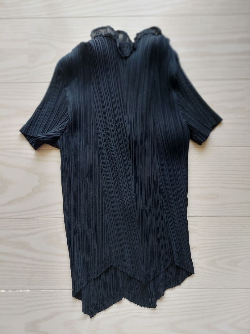 イッセイミヤケISSEY MIYAKE FETE 斜め切り替えプリーツ 黒