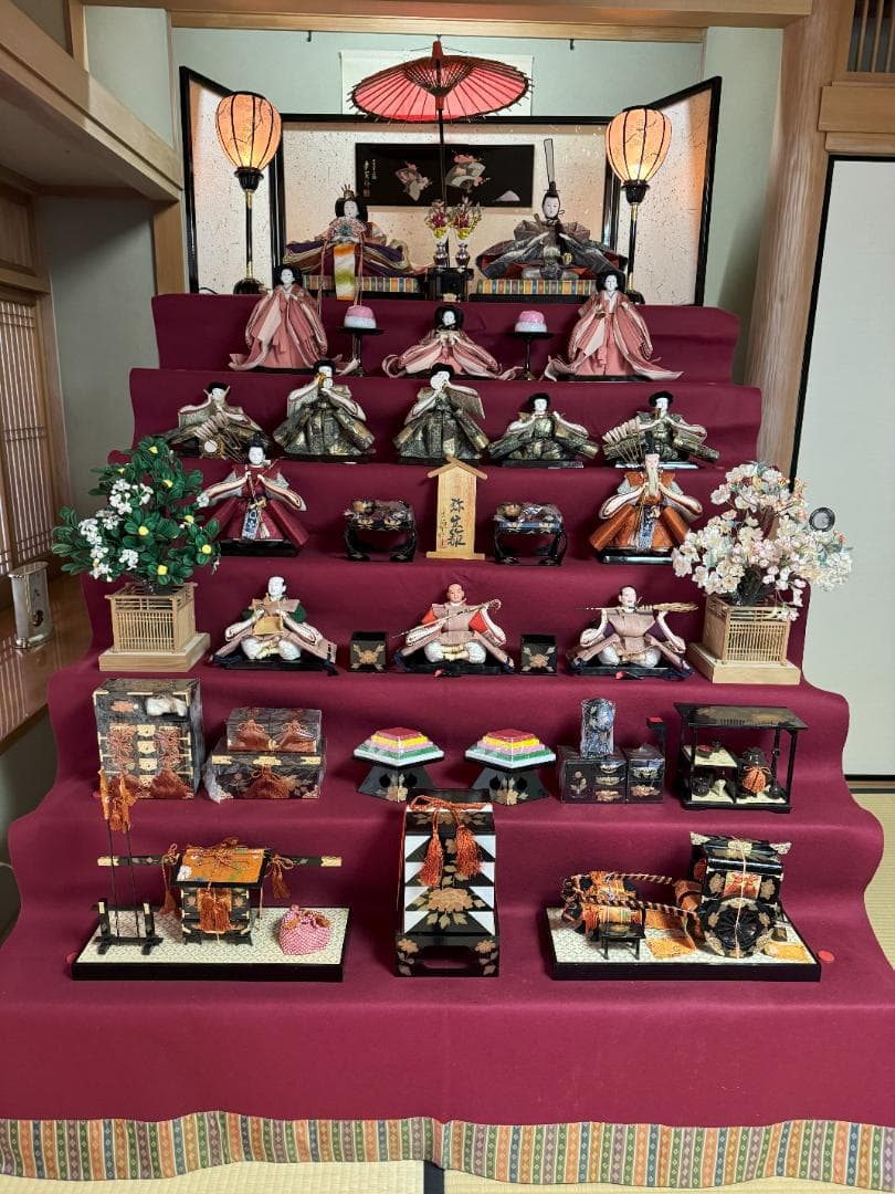七段飾り　ひな人形