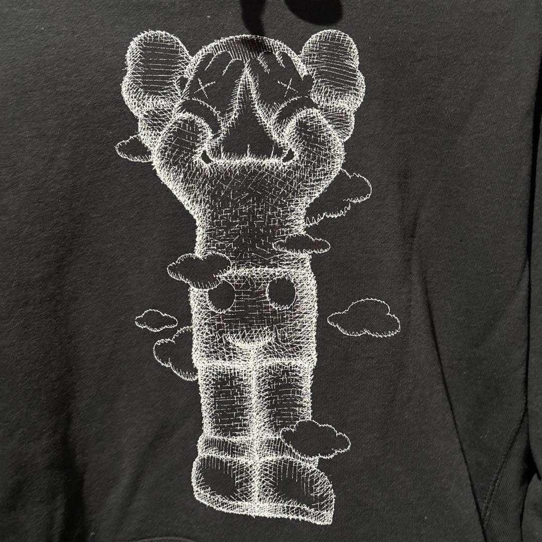 KAWS:HOLIDAY 黒パーカー　日本未発売