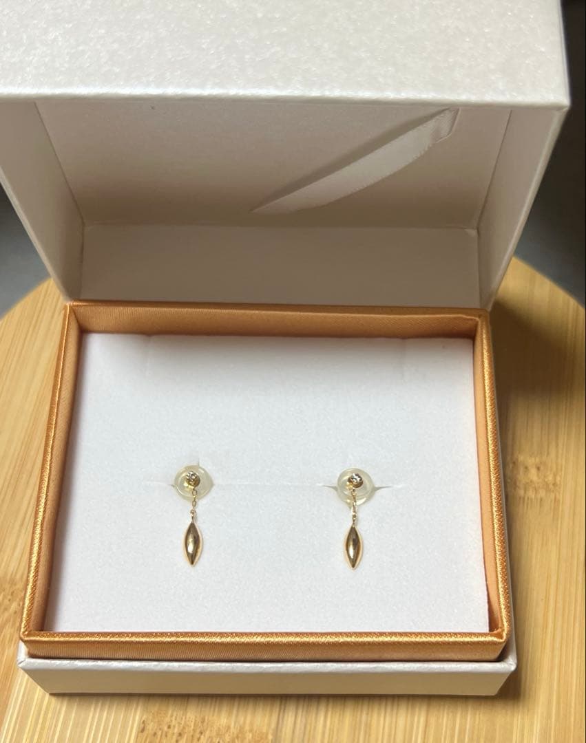 福*ん様 VERITE k18YG ダイヤモンドピアス