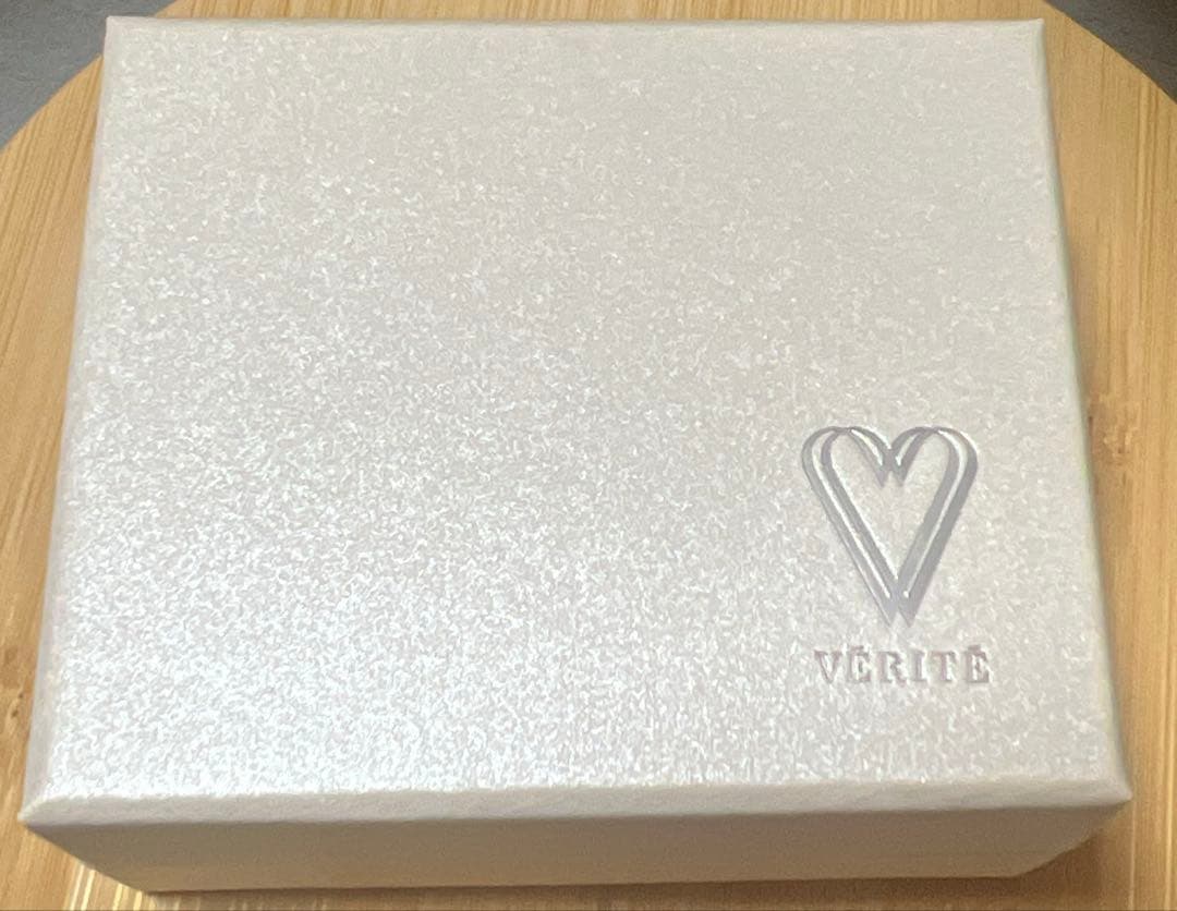 福*ん様 VERITE k18YG ダイヤモンドピアス