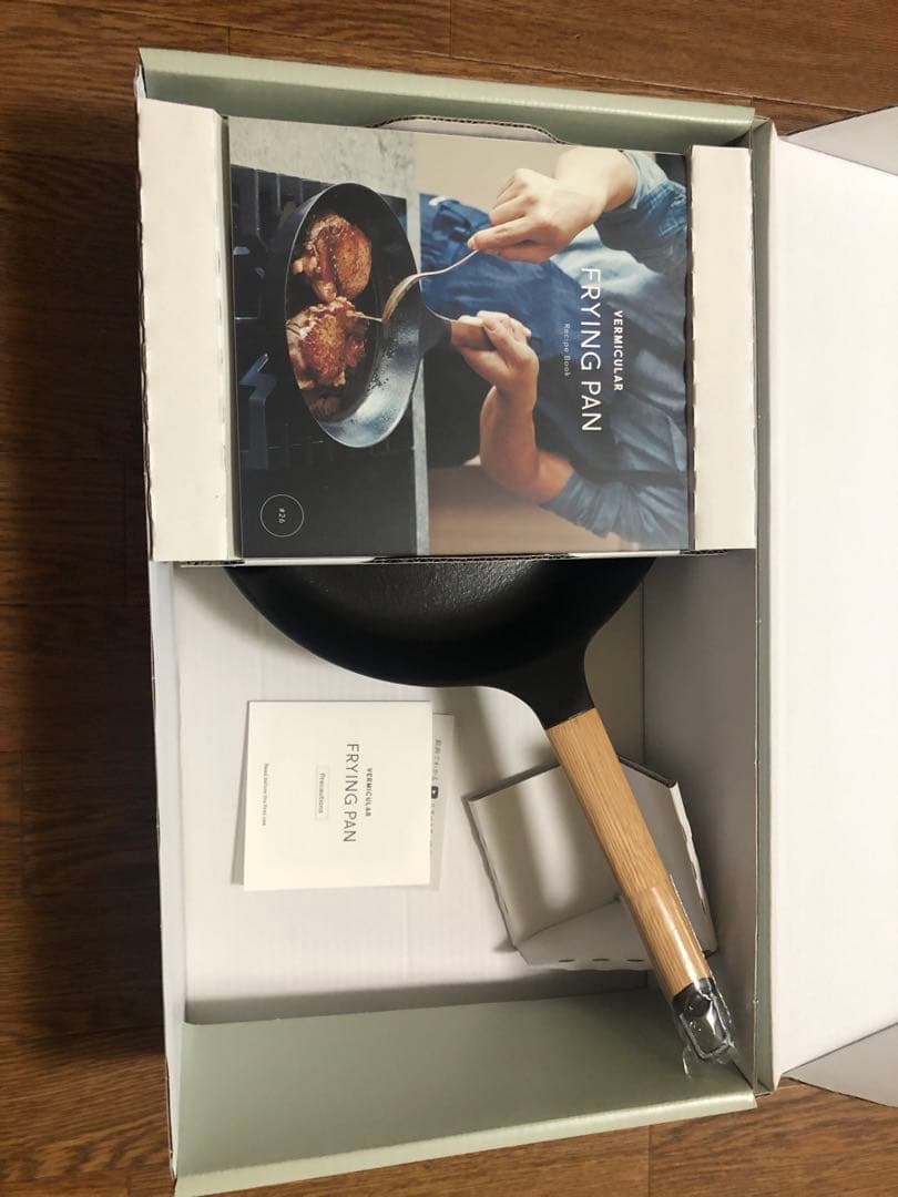 バーミキュラー　新品 鋳鉄製フライパン DEEP OAK 26cm 説明書付き