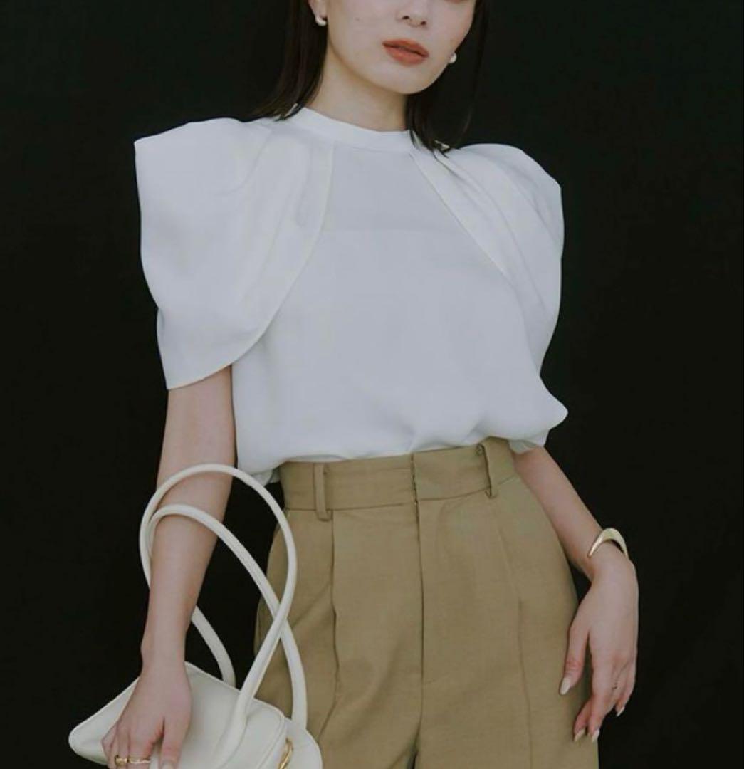 anuans アニュアンス　フォルムショルダーブラウス ホワイト