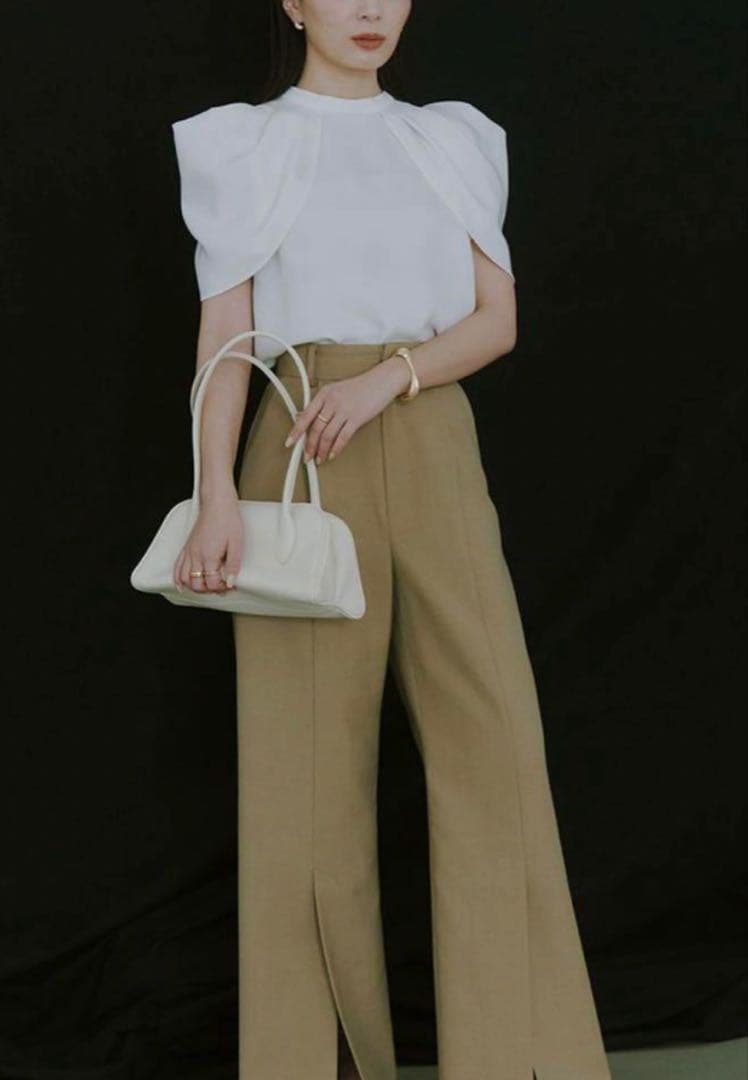 anuans アニュアンス　フォルムショルダーブラウス ホワイト