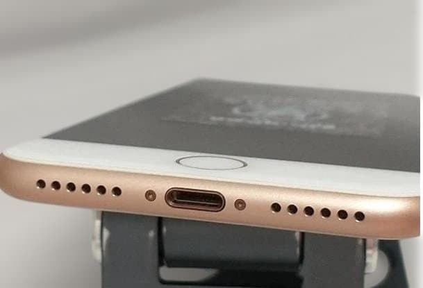 au SIMロックなし MQ7A2J/A iPhone 8 64GB ゴールド