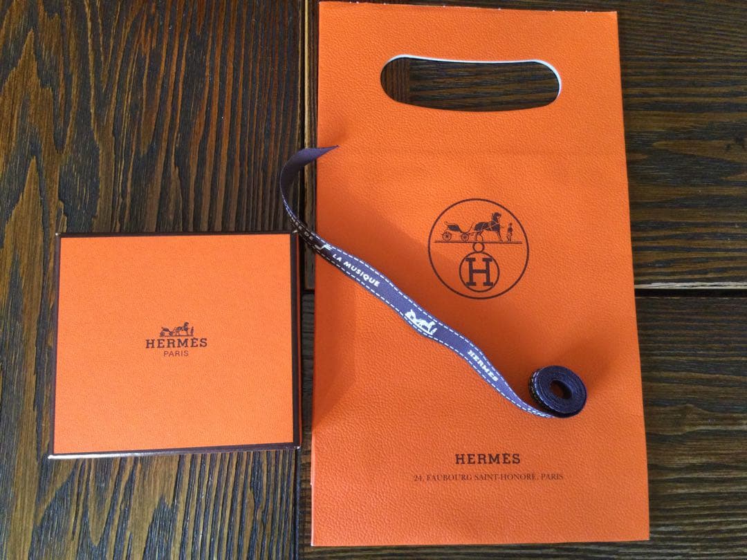 HERMES エルメス　蝶柄小皿　箱紙袋リボン付き 新品未使用