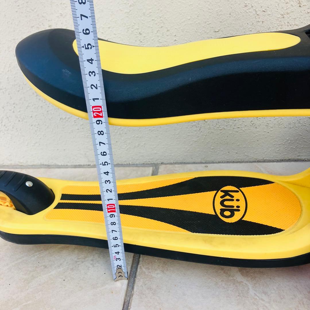 KÜB黄色い三輪スケーターホイール LEDライト　座ったり立ったりして乗れます