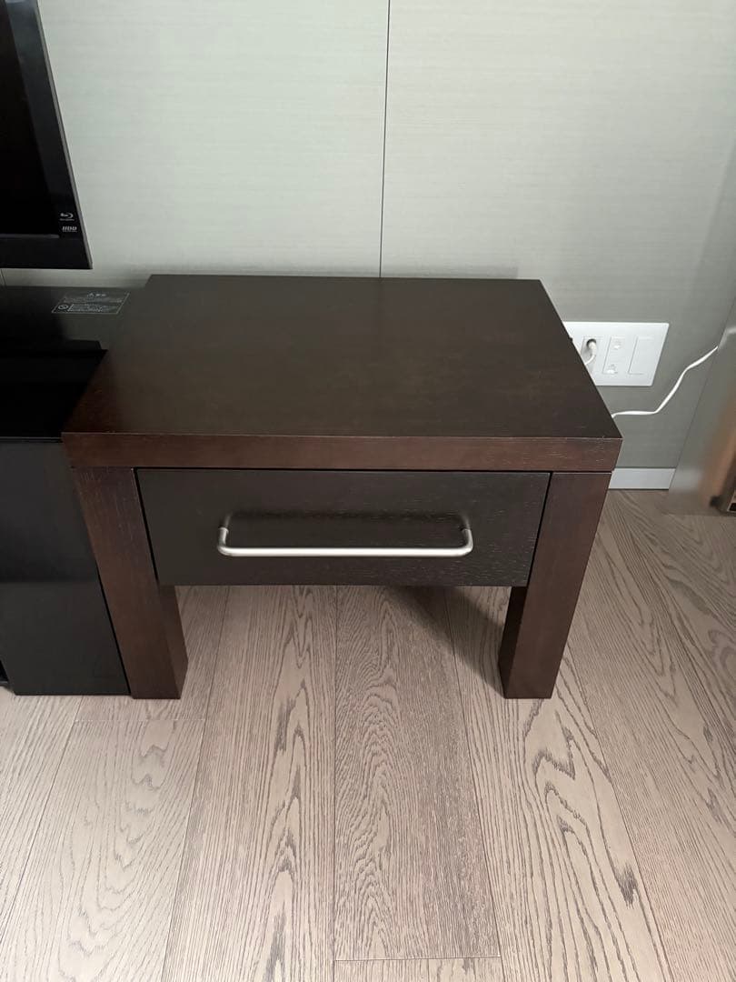 カッシーナ　カトリーヌ・メミ　ベッドサイドテーブル