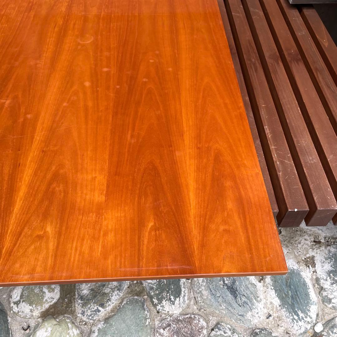 フレデリシア　ナナディツエル　トリニダード・トバゴテーブル小　ウェグナー 北欧②