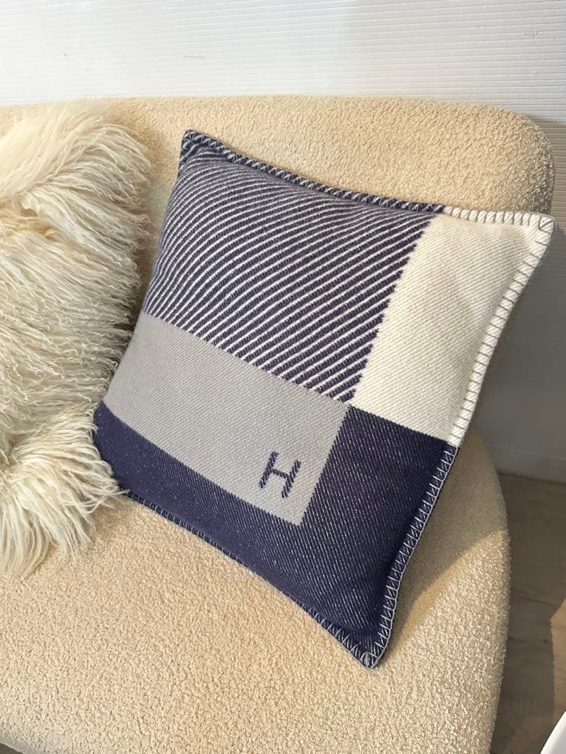 あ*ん様 ⭐️【全国送料無料】定価13万　HERMES エルメス　クッション　H