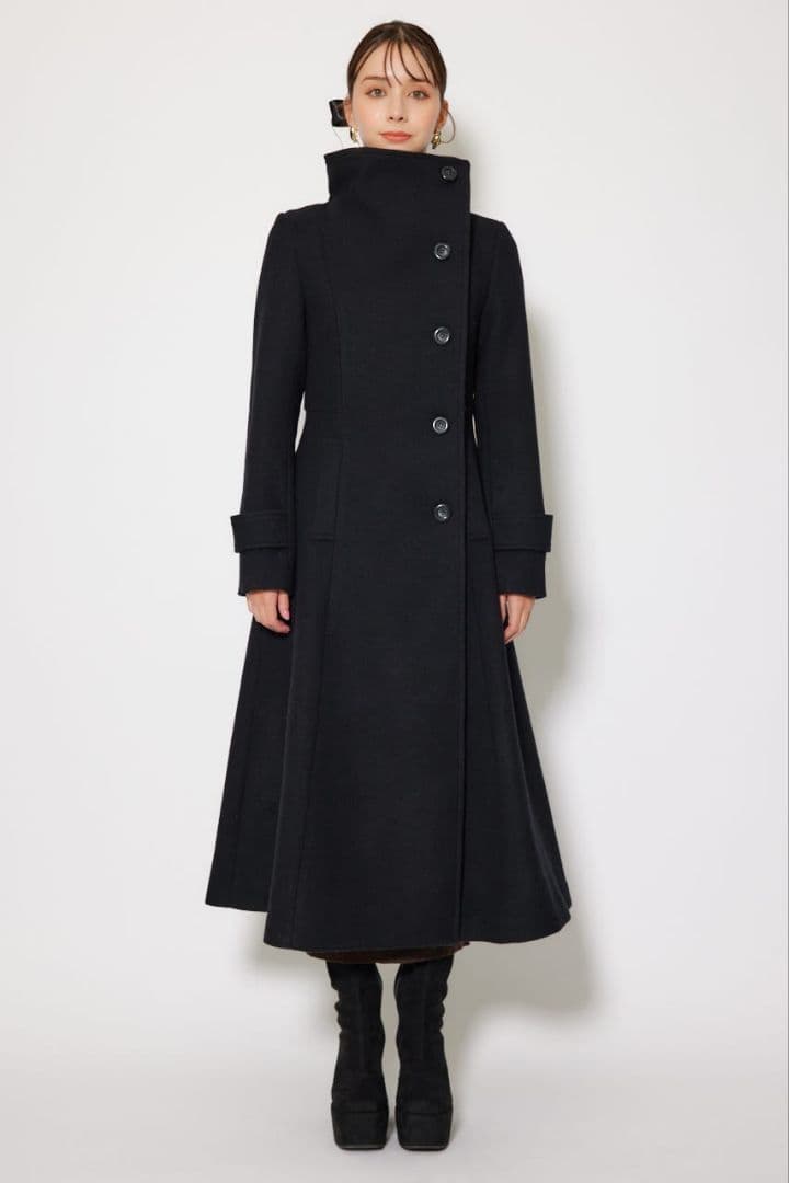 新品、未使用。リエンダの25オーバーネックシンデレララインコート