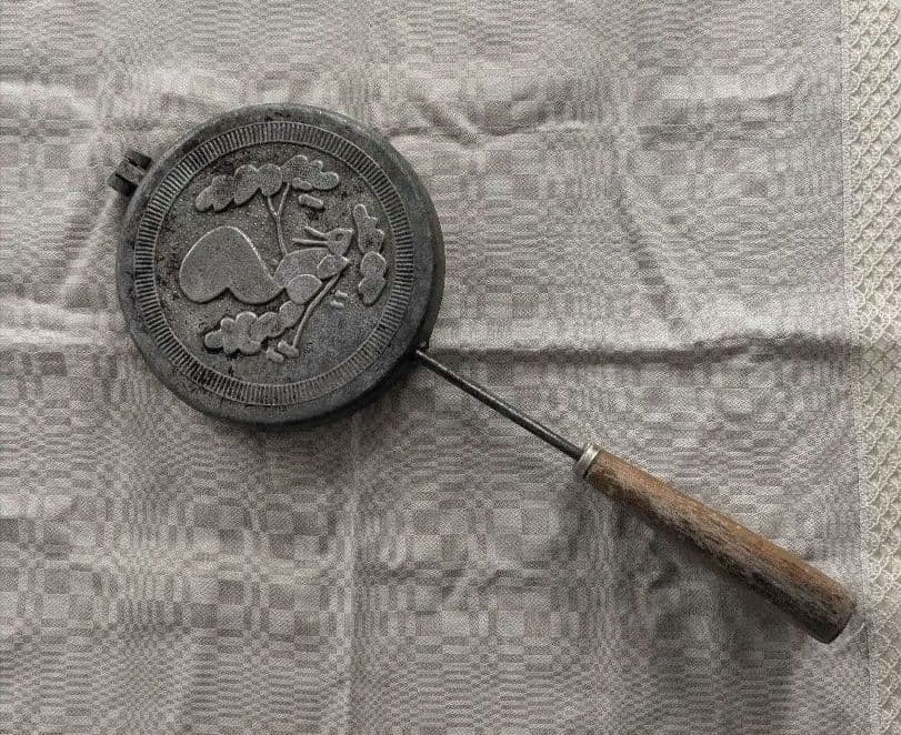 北欧　リトアニア　アンティーク焼き型 リス