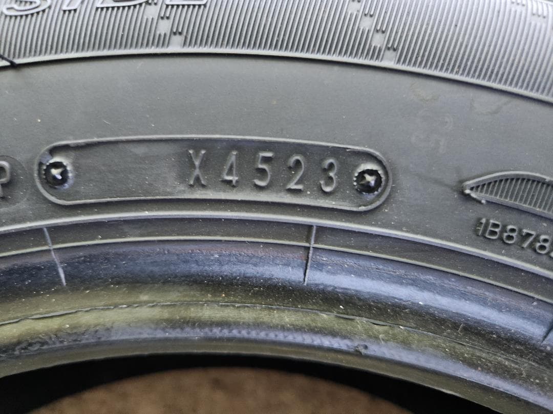 送料込☆2023年製 ダンロップタイヤ 175/65R14日本製☆2本