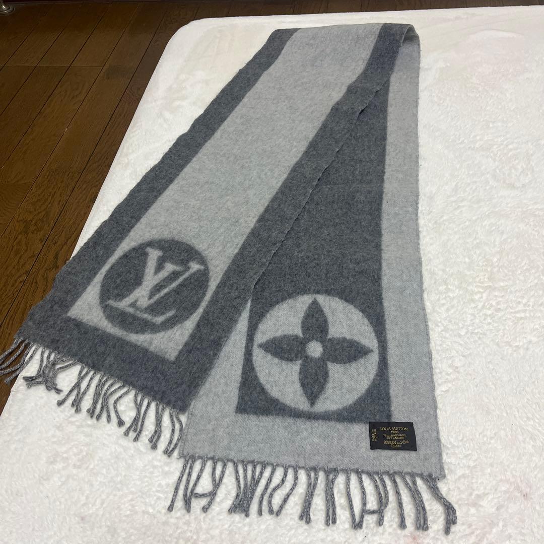 Louis Vuitton グレー マフラー ロゴ入り
