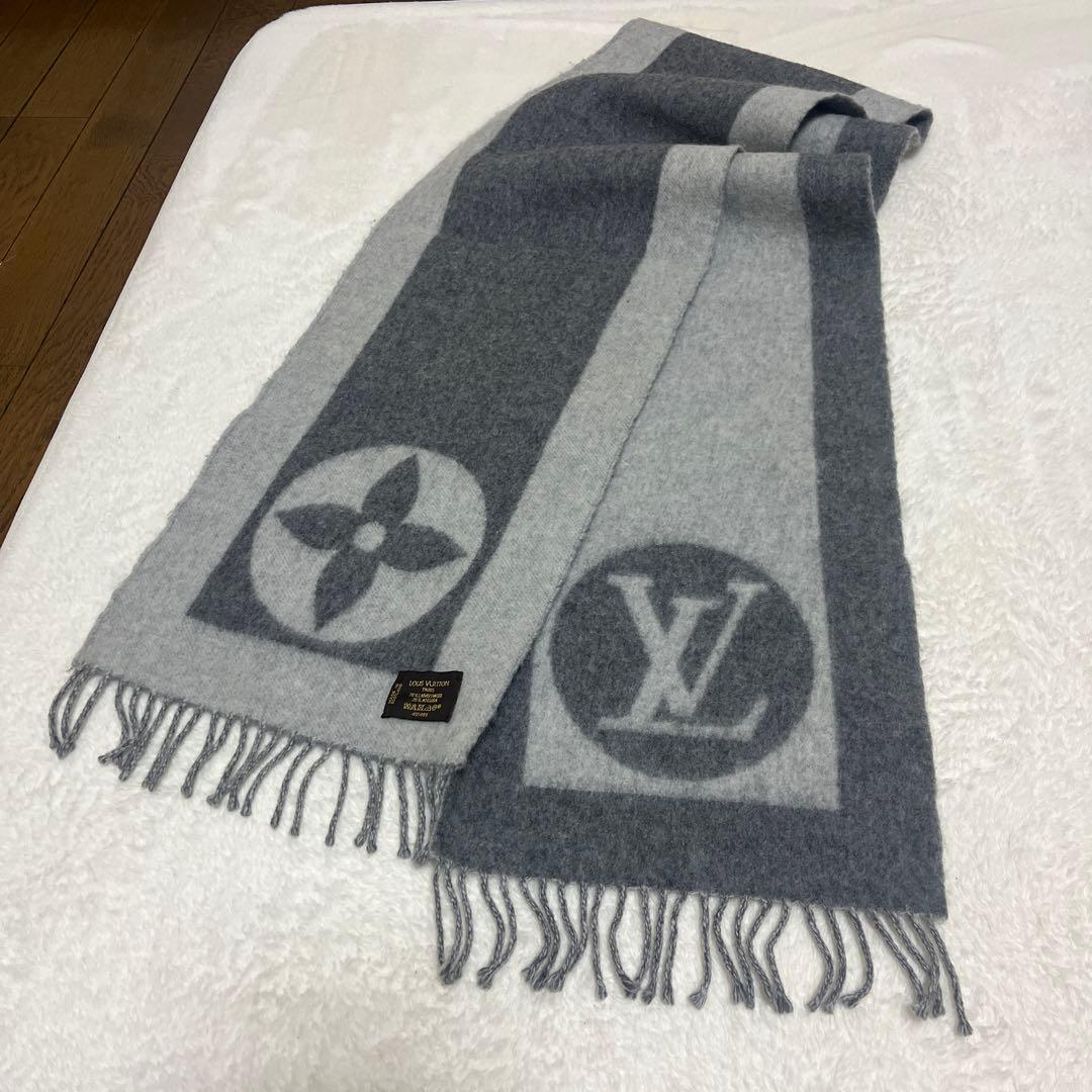 Louis Vuitton グレー マフラー ロゴ入り