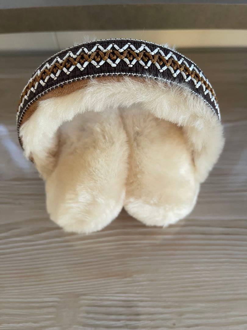 ★VV★UGG クリーム色 ファーイヤーマフ