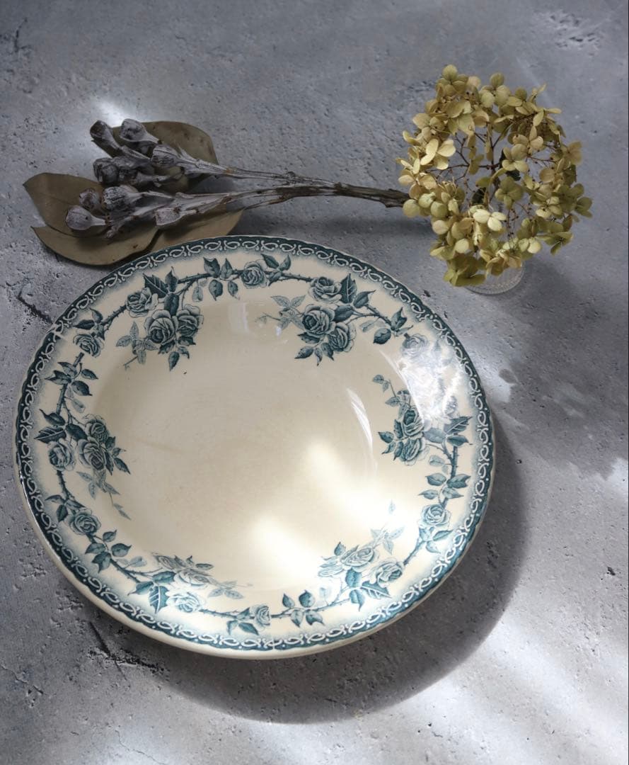 ショワジー ル ロワ フランス アンティーク 大輪ばらモチーフのお皿