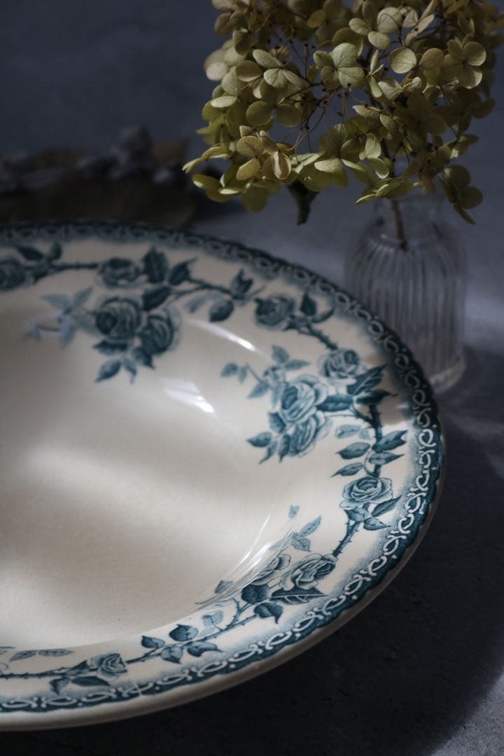 ショワジー ル ロワ フランス アンティーク 大輪ばらモチーフのお皿