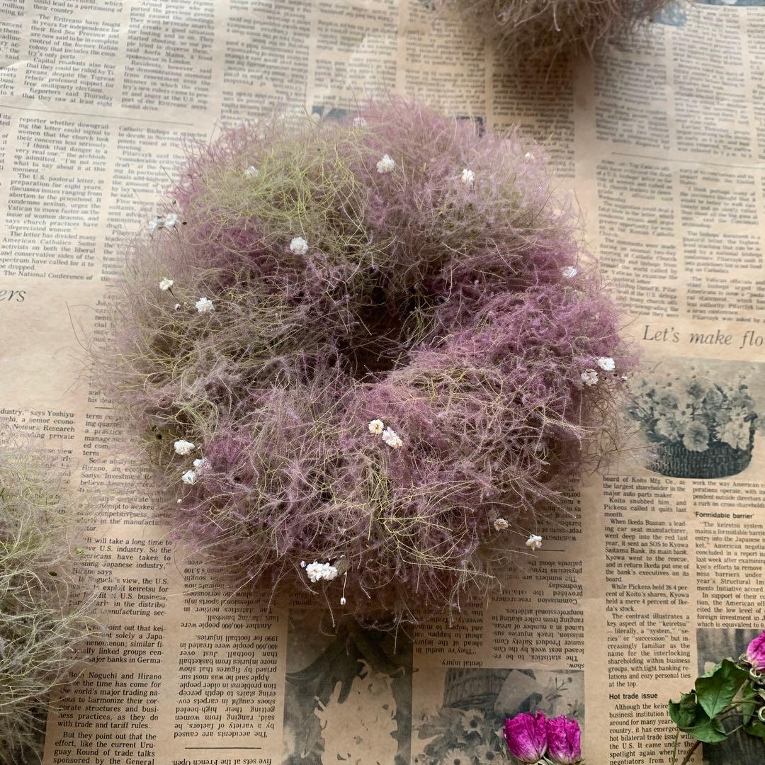 スモークツリーのドライフラワーリース　季節の花材のインテリア