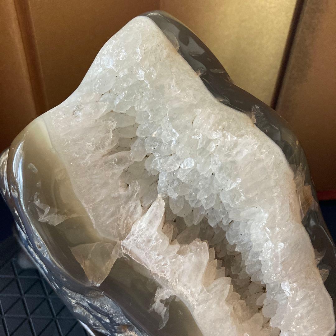 JAWSジョーズ(サメ)のようにも見える透明感のあるきれいな瑪瑙 鑑賞石　5kg